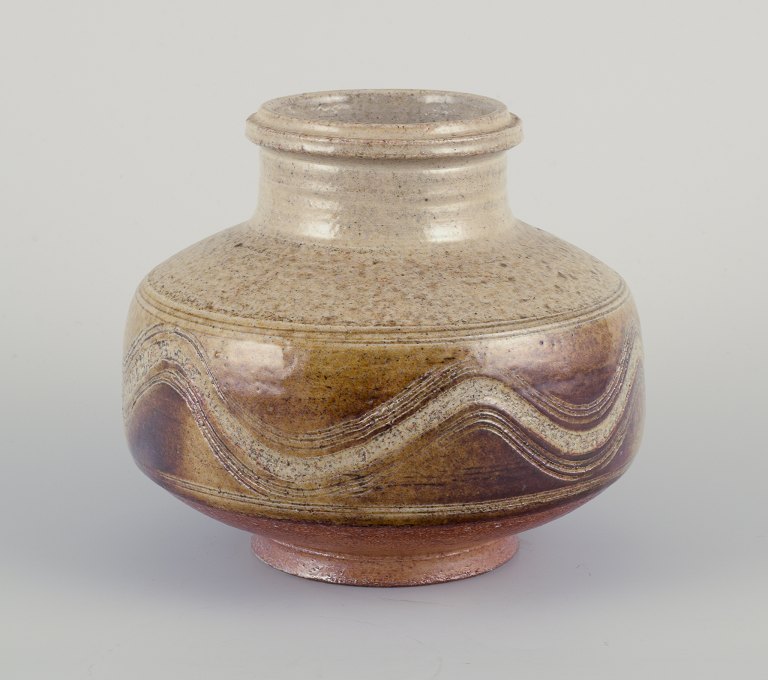 Nils Kähler for Kähler.
Modernistisk keramikvase.