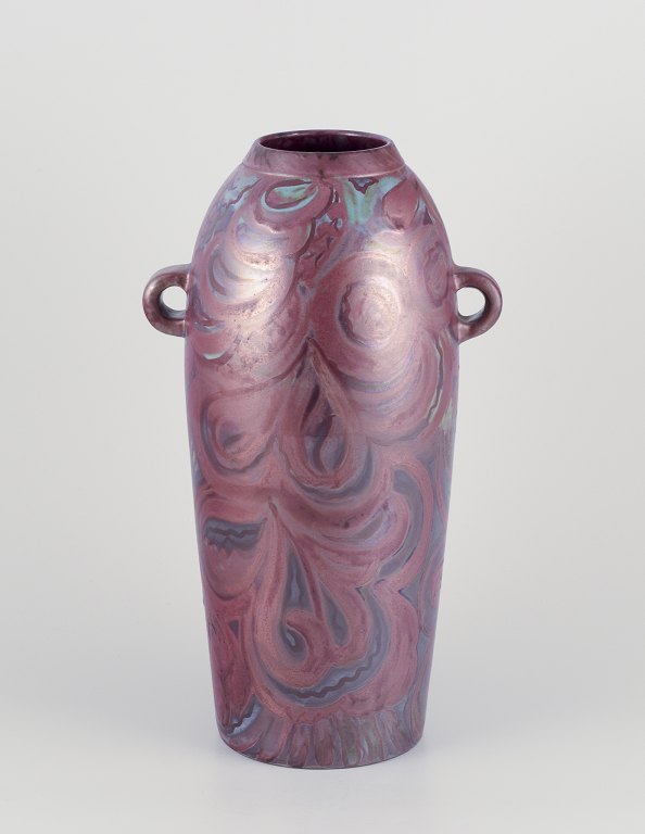 E.B.S. Klint. Dansk keramiker. 
Stor unika gulvvase med to hanke.