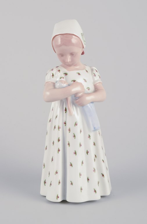 Bing & Grøndahl, porcelænsfigur af pige med dukke.