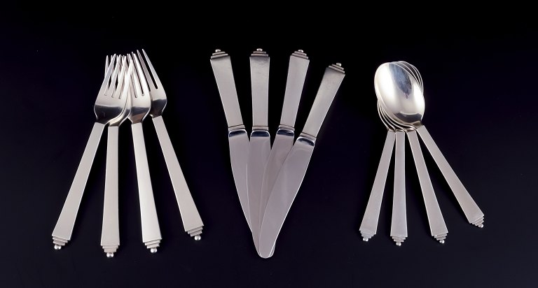 Georg Jensen Pyramide. Komplet frokostservice til fire personer.