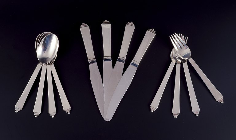 Georg Jensen Pyramide. Komplet middagsservice til fire personer.