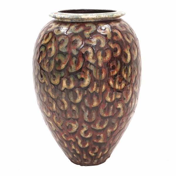 Large stoneware vase by Per Weiss. Signed. H: 65cm. D: 44cm