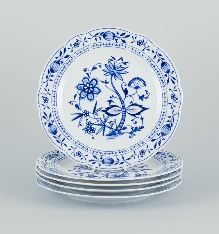 Kahla, Tyskland.Et sæt på fem frokosttallerkener i porcelæn.