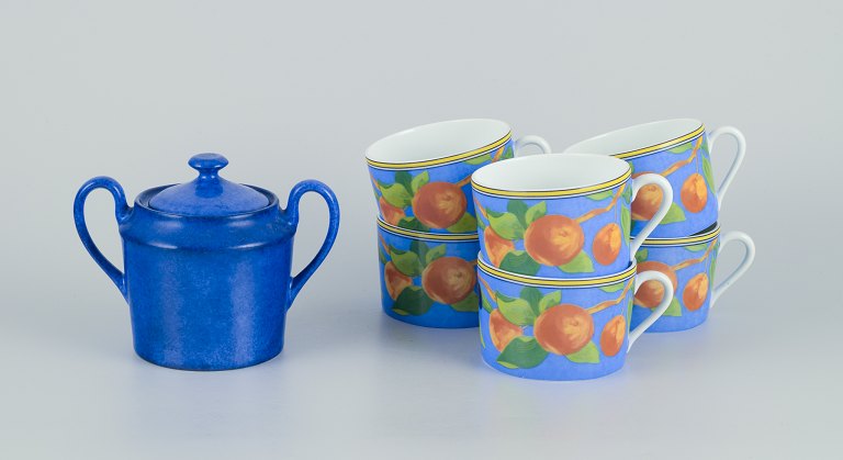 Limoges / Laure Japy, Paris. 
Seks kaffekopper samt en sukkerskål i porcelæn.