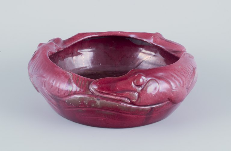 Karl Hansen Reistrup for Kähler.
Skål af lertøj modelleret med fisk i relief.