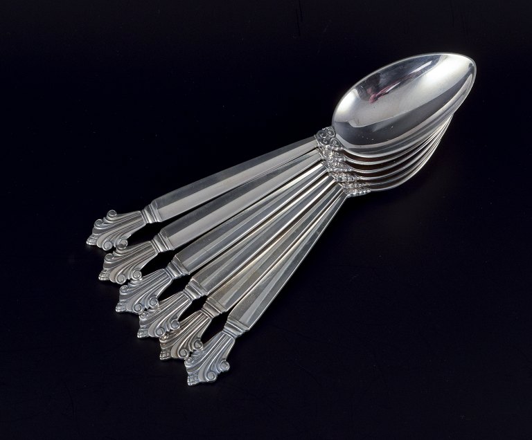 Georg Jensen Dronning, et sæt på seks spiseskeer i sterlingsølv.