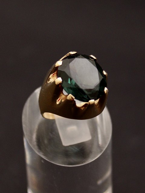 14 carat gold ring with green tourmaline