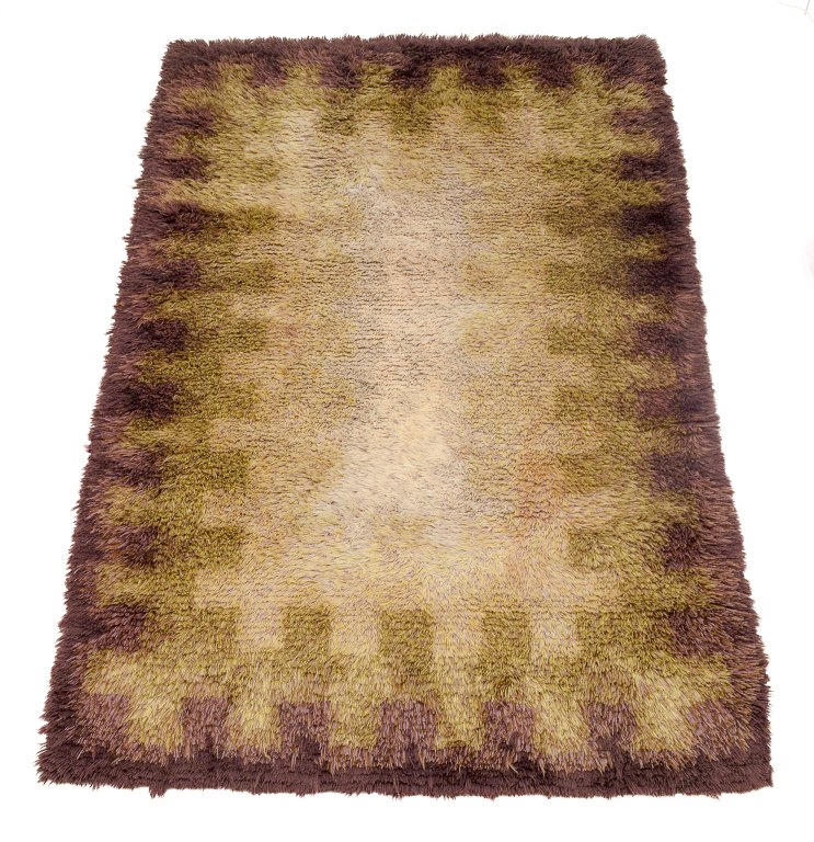 Skandinavisk tekstilkunstner.
Ryatæppe af bomuld.
Brune gule og hvide farver.