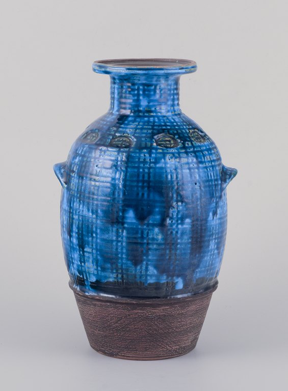 Aldo Londi for Bitossi. Vase i Rimini-blå glaseret keramik med geometriske 
mønstre.