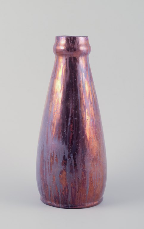 Ubekendt fransk keramiker.
Stor keramikvase i lustreglasur.