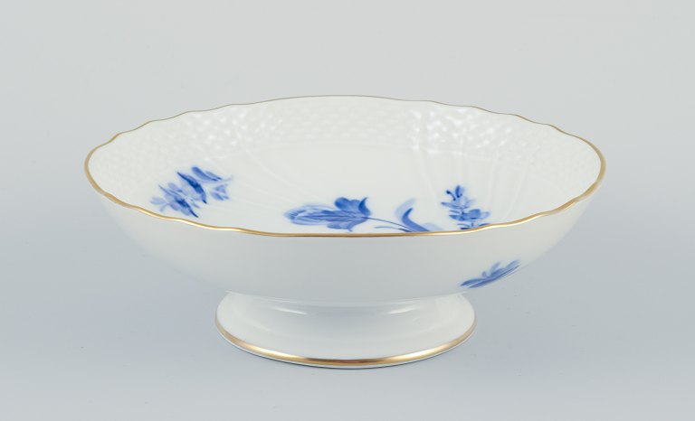 Royal Copenhagen Blue Flower Curved, low centerpiece/cake dish.
