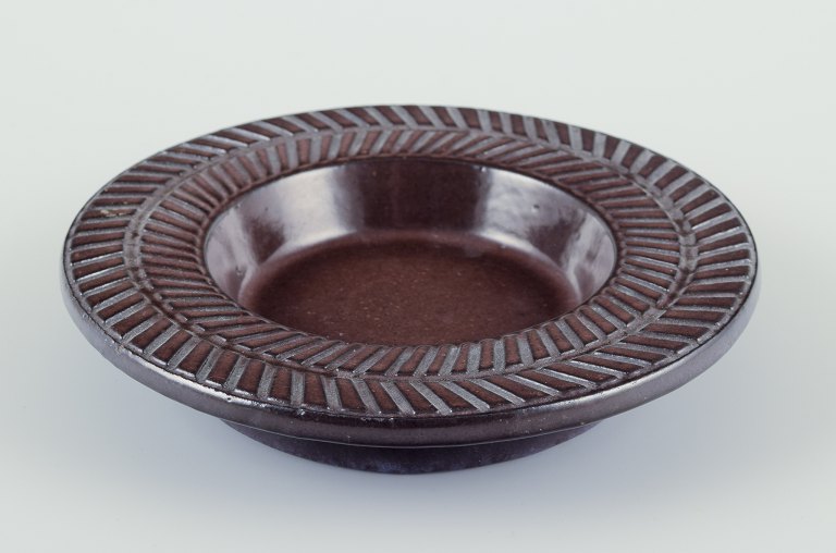 Ingrid Atterberg for Upsala Ekeby.Round dish made of stoneware.