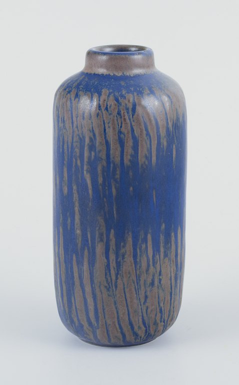 Gunnar Nylund for Rörstrand.
”Rubus” vase af keramik.