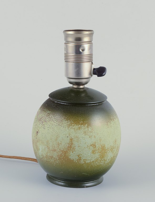 Svensk bordlampe af bemalet træ.
Art Deco.