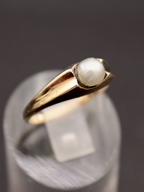 8 karat guldring med ægte perle