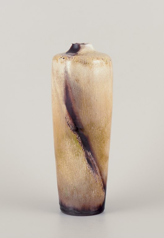 Elly Kuch (1929-2008) og Wilhelm Kuch (1925-2022). 
Unika keramikvase. Slank form.