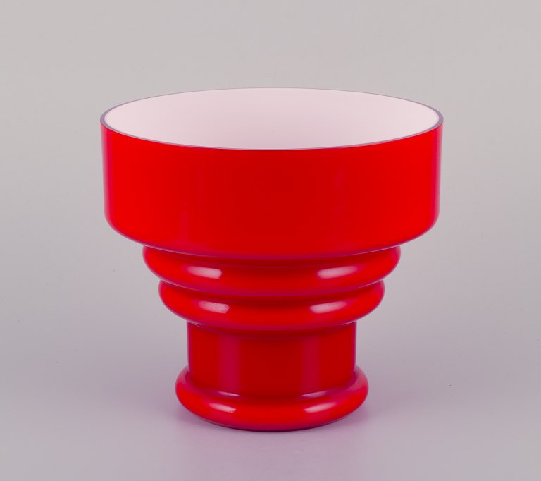 Christer Holmgren for Holmegaard.
Stor vase i rødt kunstgla