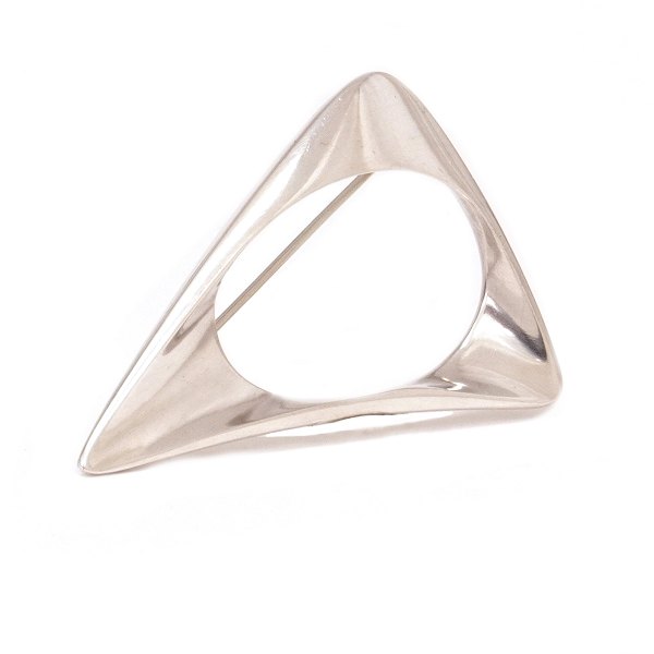 Henning Koppel for Georg Jensen Sterlingsilver brooch #375. Size: 5,7x4,1cm