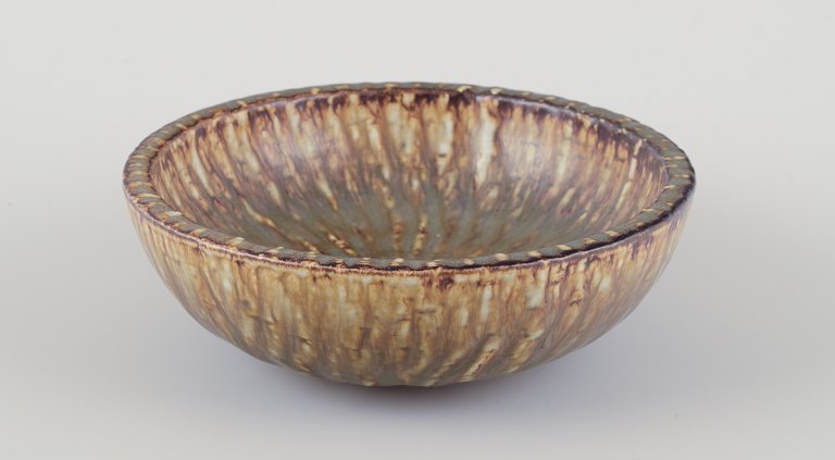 Gunnar Nylund for Rörstrand.
Skål af keramik.