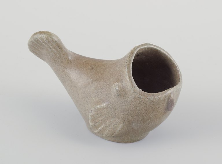 Arne Bang (1901-1983), fiskeskulptur af keramik.