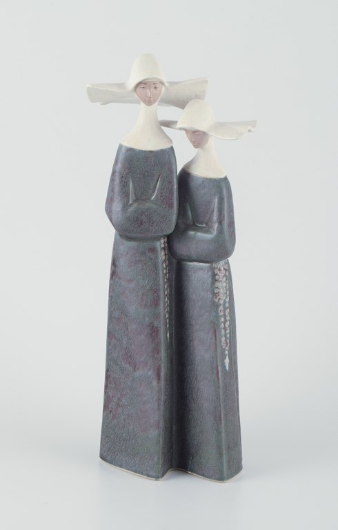 Lladró, Spanien.
Stor figur af keramik af to nonner.
