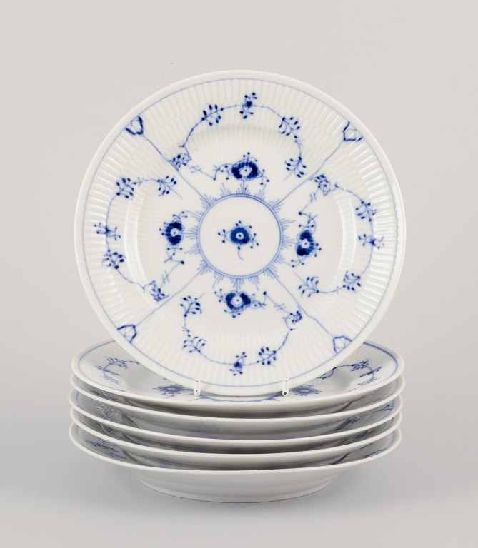 Royal Copenhagen Musselmalet Riflet. Et sæt på seks små frokosttallerkner.