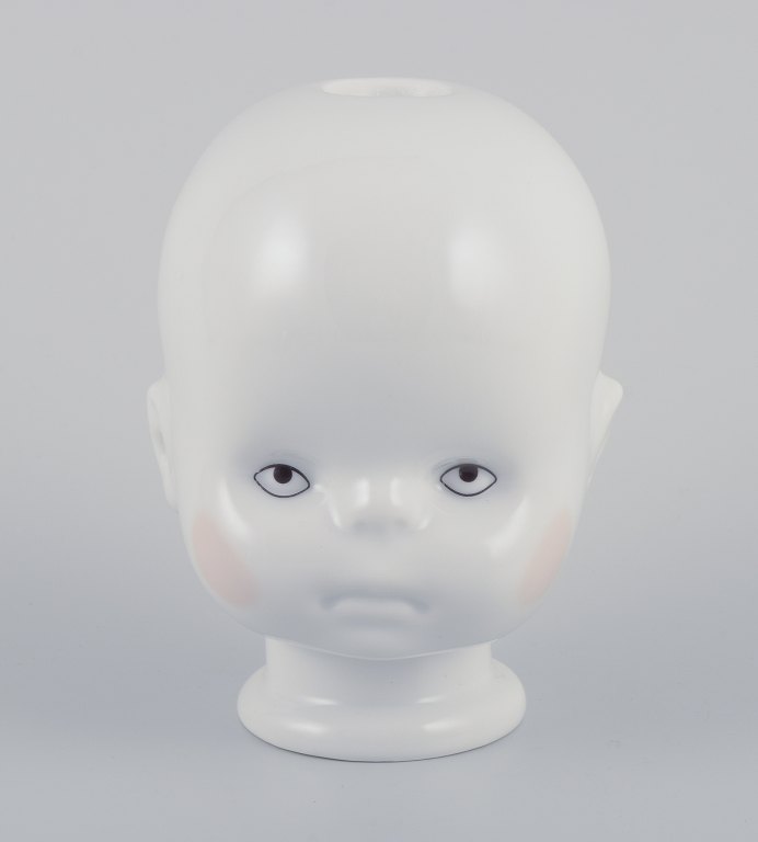 Maxim Velčovský (f. 1976) for Qubus Studio, Tjekkiet.”Lille Josef” lysestage af hvidt porcelæn.