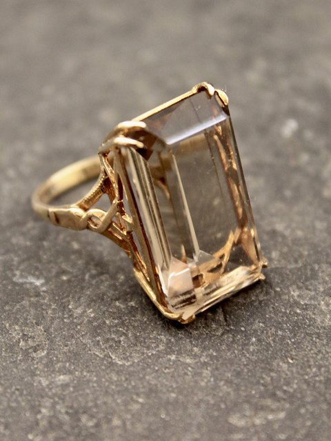 14 carat gold ring size 60 with  topaz