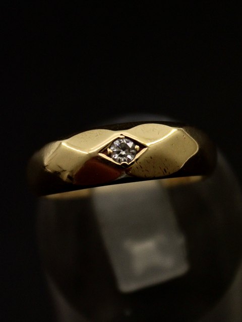 14 carat gold ring  with diamond