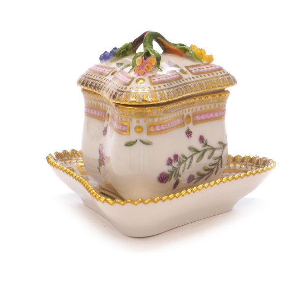 Flora Danica cremekop 3575. Royal Copenhagen Flora Danica cremekop 3575 
"Corrigiola littoralis L". H: 9cm