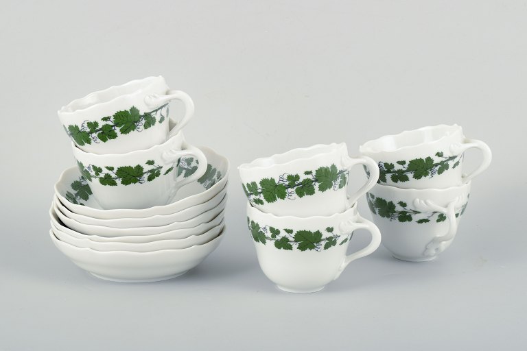 Meissen, 6 mokkakopper med underkopper, stel Vine-Leaf Pattern, “Voller grüner 
Weinkranz”