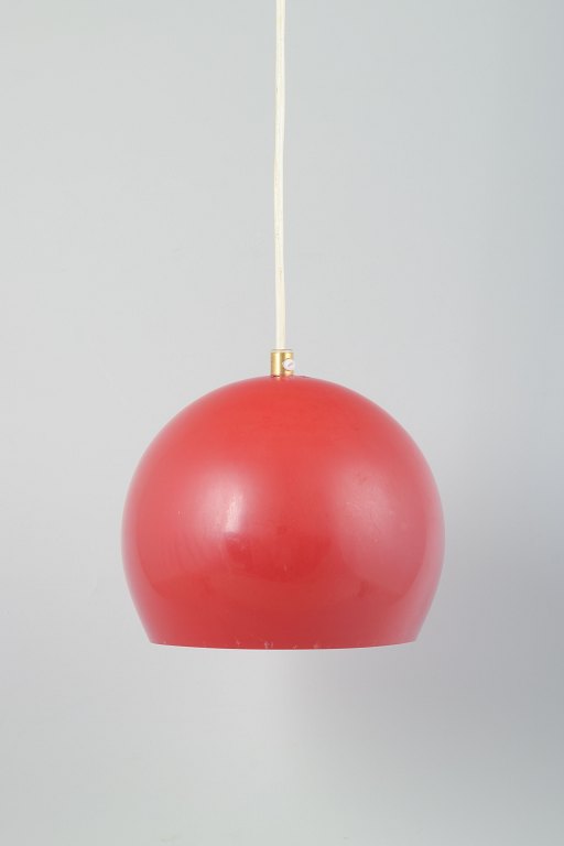 Verner Panton: Topan pendant lamp in red lacquered metal.