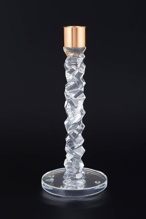 Orrefors, SverigeKrystalstage i presset og slebet glas med kobberindsats til lys.