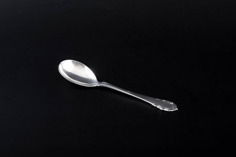 Georg Jensen, Danmark, ca. 1933–1944
Marmeladeske i mønsteret "Liljekonval".