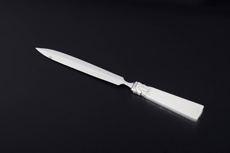 Georg Jensen
Brevkniv.
Sterling sølv skaft og blad i rustfrit stål.
