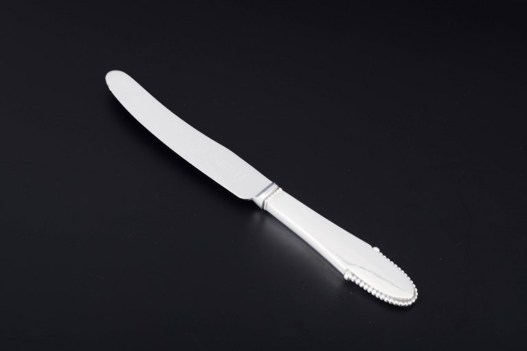 Georg Jensen
Frugtkniv i mønsteret “Kugle”.
Sterling sølv skaft og blad i rustfrit stål.