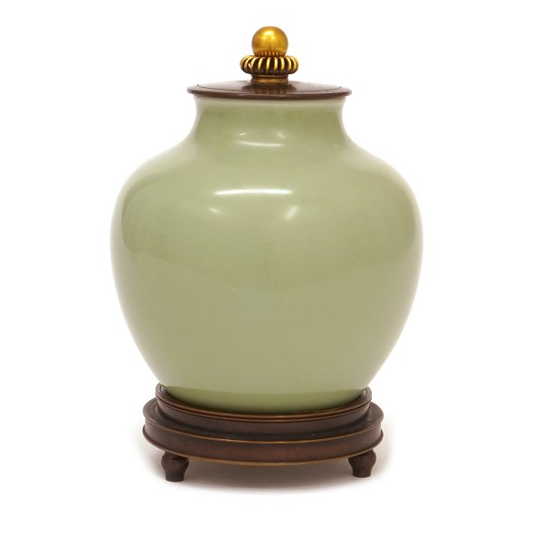 Stentøjsvase med celadon glasur og bronzemontering af Knud Andersen. Royal Copenhagen 1935. H: 17,5cm