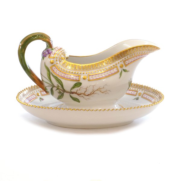 Flora Danica sauce boat #3556. Nice condition. Year 1974-78.
"Antirrhinum Orontium L.". H: 14,5cm. L: 23cm