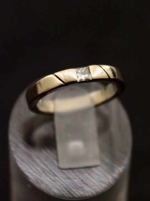 14 karat white gold ring