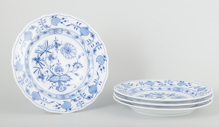 Meissen
4 middagstallerkener, “Løgmønstret”, midten af 1900-tallet.