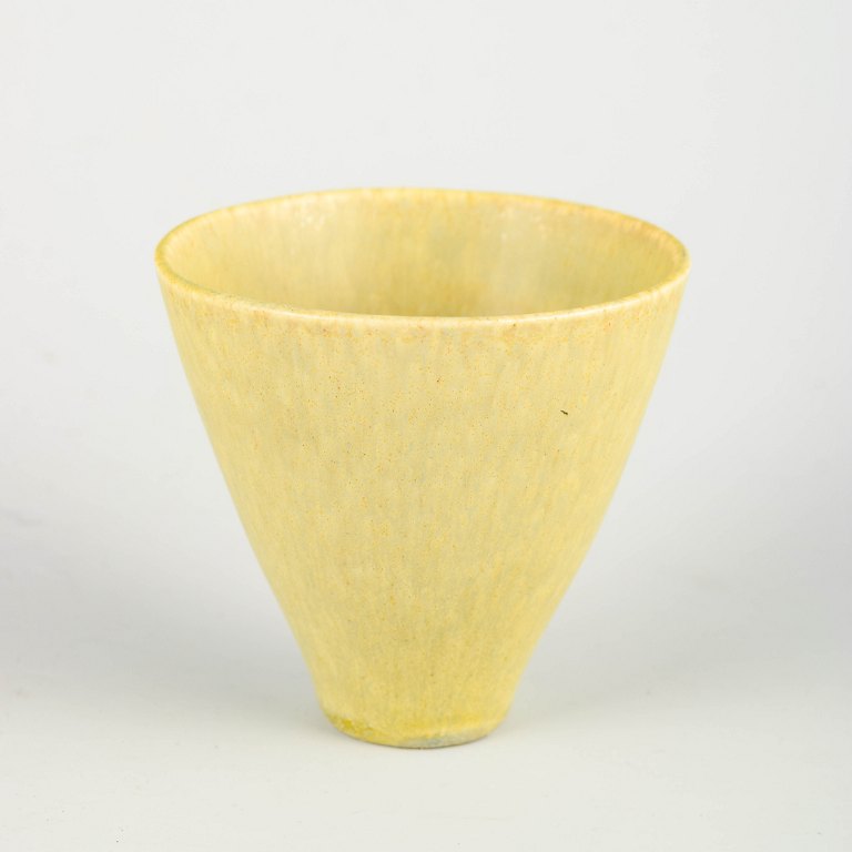 Skandinavisk studiokeramiker, antageligt Gustavsberg.
Lille vase, 1960’erne.