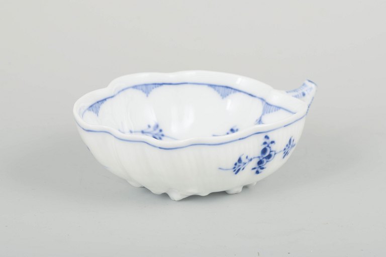 Royal CopenhagenBlue Fluted Plain, model 1/150.Bowl, 1920s.