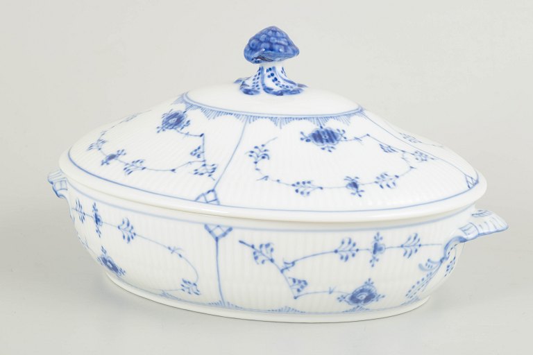 Royal Copenhagen Blue Fluted Plain oval tureen with lid, 1962.