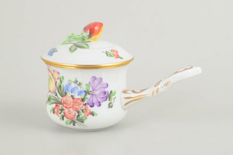 Herend, bouillon cup with lid.