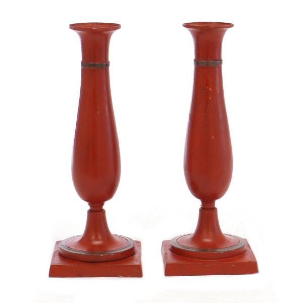 Pair of red decorated pewter candlesticks. Denmark circa 1840. H: 21,5cm