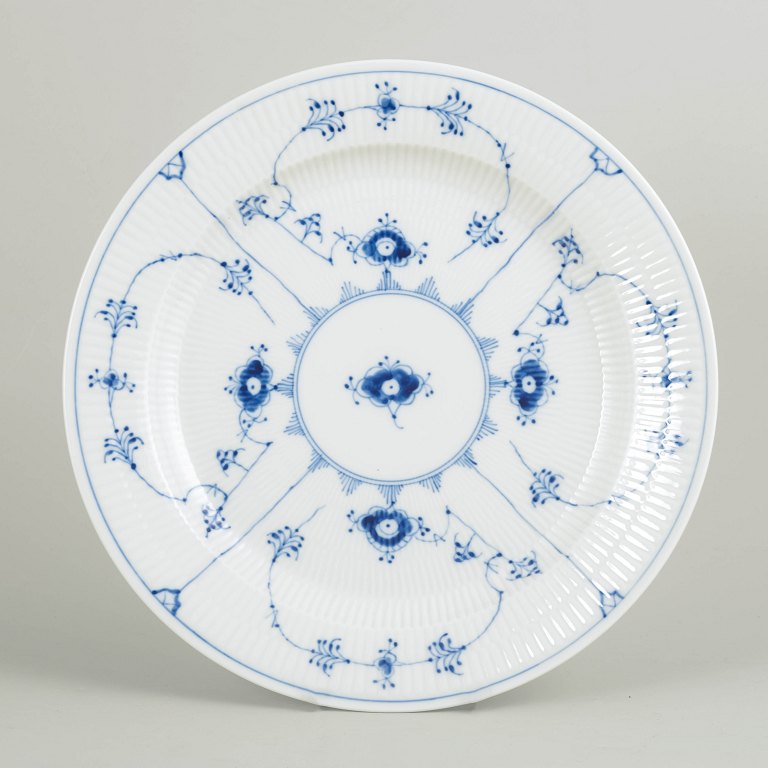 Royal Copenhagen Musselmalet Riflet stort rundt fad.