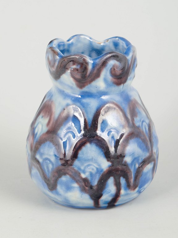 Roskilde Lervarefabrik, vase med bølledekoration.