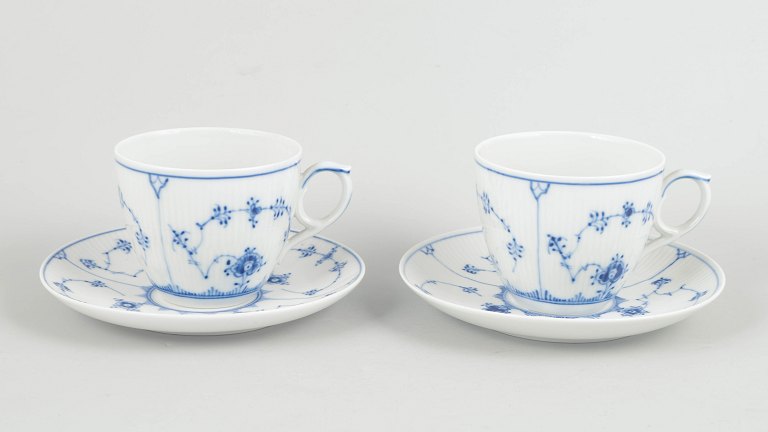 Royal Copenhagen Musselmalet Riflet morgenkopper med underkopper, par. Sjælden.