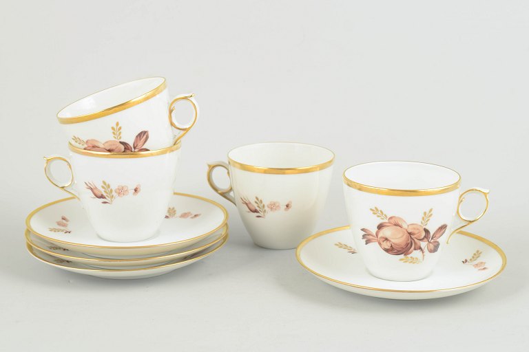 Royal Copenhagen brun rose, sæt af fire kaffekopper med underkopper.