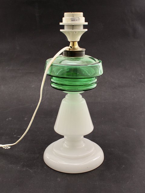Opaline olielampe med grøn beholder